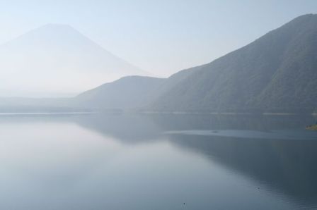 富士と湖s.jpg
